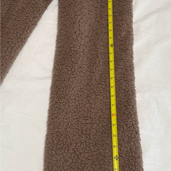 SKIMS Tan Sherpa Pants - Picture 4 of 6
